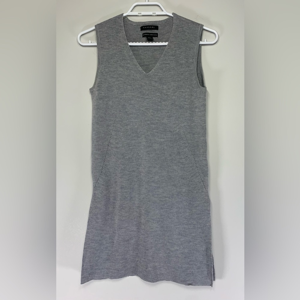 Tahari Gray 100% Extrafine Merino Wool V-Neck Sleeveless Sweater - Size S - Picture 4 of 8